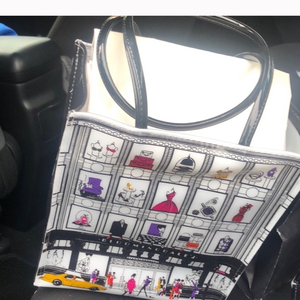 👜BRAND NEW 👜Iconic NYC Bloomingdales tote 👜